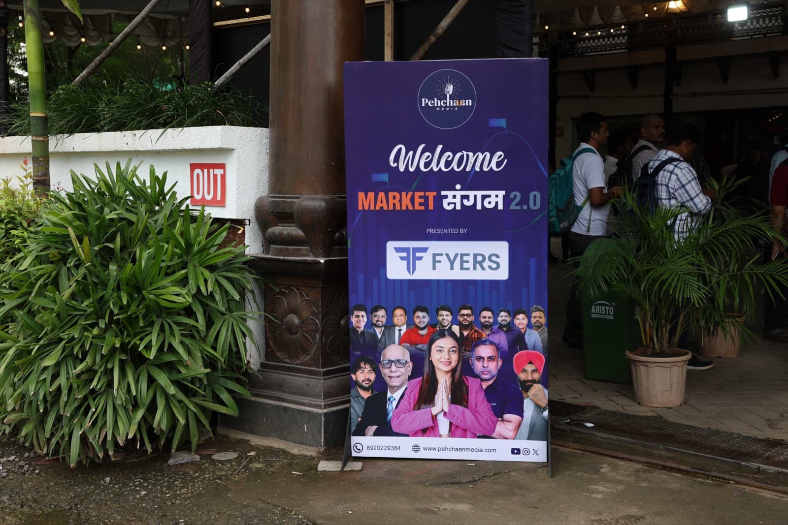 Welcome desk